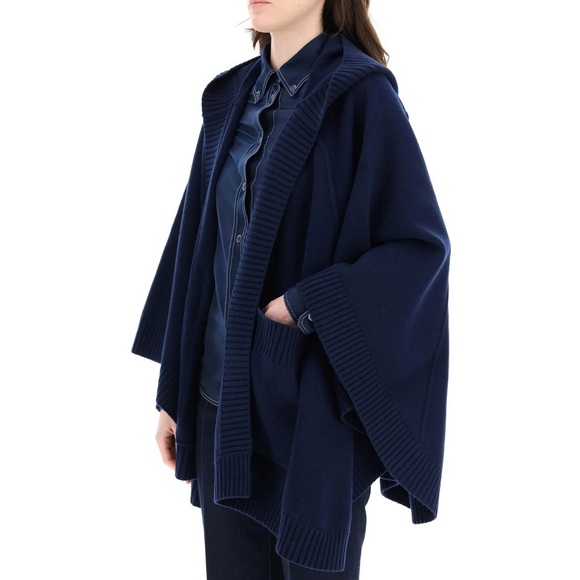 Burberry Logo Emblem Knitted Cape - Picture 4 of 5